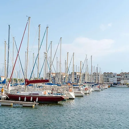 Apartment T3 Climatise, Renove, 3 Etoiles, Avec Parking Prive Et Proche Du Port De - Fr-1-409-164 *