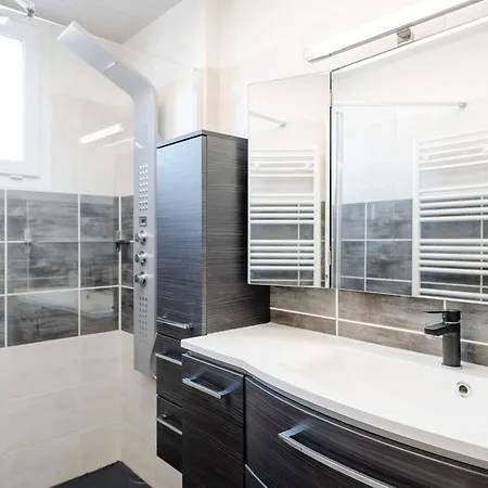T3 Climatise, Renove, 3 Etoiles, Avec Parking Prive Et Proche Du Port De - Fr-1-409-164 Apartment