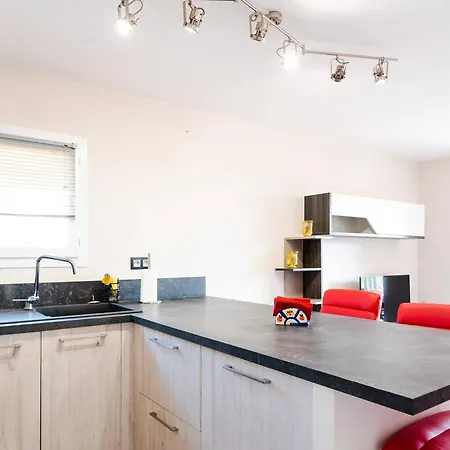 Apartment T3 Climatise, Renove, 3 Etoiles, Avec Parking Prive Et Proche Du Port De - Fr-1-409-164